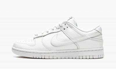 NIKE
WMNS DUNK LOW
Triple White