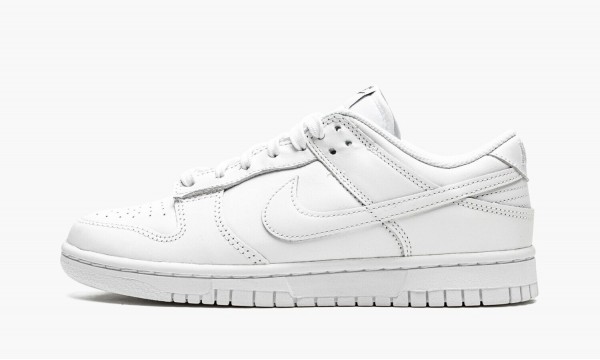 NIKE
WMNS DUNK LOW
Triple White