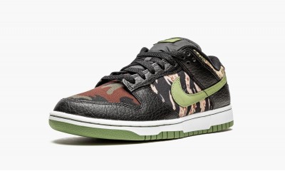 NIKE
DUNK LOW
Black Multi-Camo