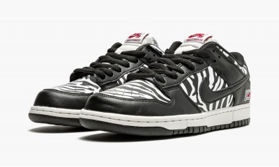 NIKE
SB DUNK LOW OG QS
Quarter Snacks