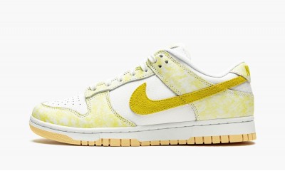 NIKE
W DUNK LOW
Yellow Strike