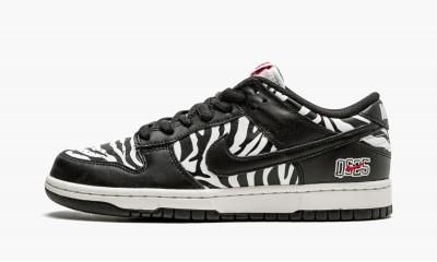 NIKE
SB DUNK LOW OG QS
Quarter Snacks