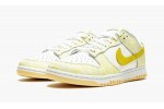 NIKE
W DUNK LOW
Yellow Strike
