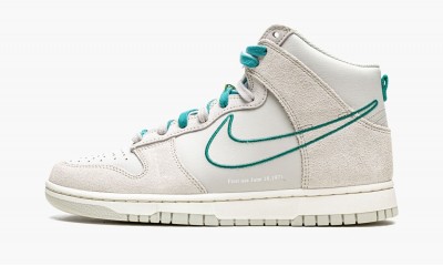 NIKE
DUNK HIGH SE
First Use - Green Noise