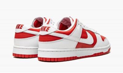 NIKE DUNK LOW
University Red 2021