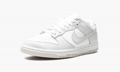 NIKE
DUNK LOW WMNS
Photon Dust