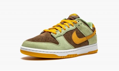 NIKE
DUNK LOW
Dusty Olive