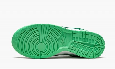 NIKE
DUNK LOW WMNS
Green Glow