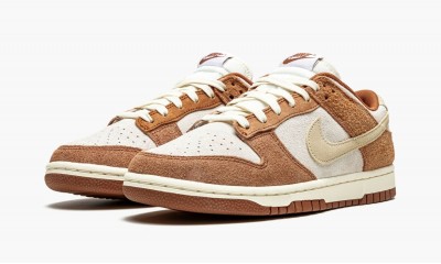 NIKE
DUNK LOW PRM
Medium Curry