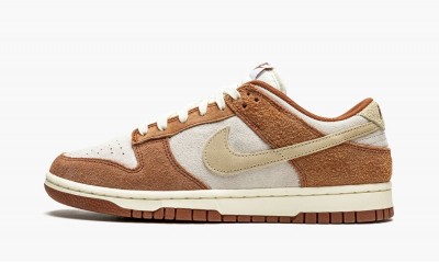 NIKE
DUNK LOW PRM
Medium Curry