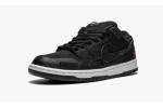 NIKE
SB DUNK LOW
Wasted Youth