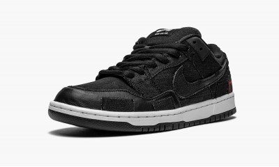NIKE
SB DUNK LOW
Wasted Youth