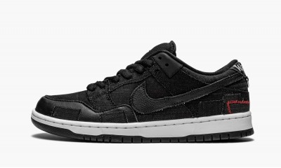 NIKE
SB DUNK LOW
Wasted Youth