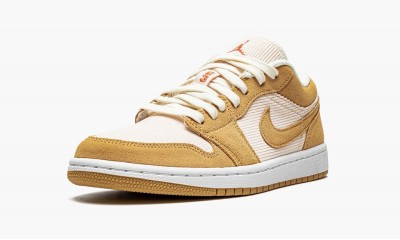 JORDAN
WMNS AIR JORDAN 1 LOW SE
Corduroy &amp; Suede