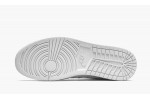 JORDAN
AIR JORDAN 1 MID
Triple White