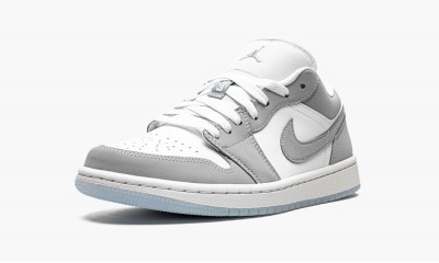 JORDAN
WMNS AIR JORDAN 1 LOW
White / Wolf Grey