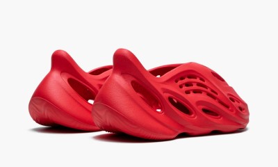 ADIDAS YEEZY
YEEZY FOAM RUNNER
Vermillion