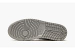 JORDAN
AIR JORDAN 1 MID
Light Smoke Grey 2.0