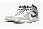 JORDAN
AIR JORDAN 1 MID
Light Smoke Grey 2.0